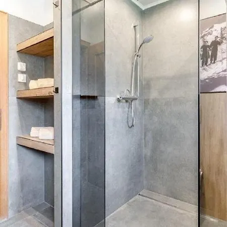 Antonia ドルフガシュタイン