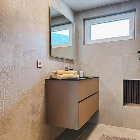 Antonia ドルフガシュタイン